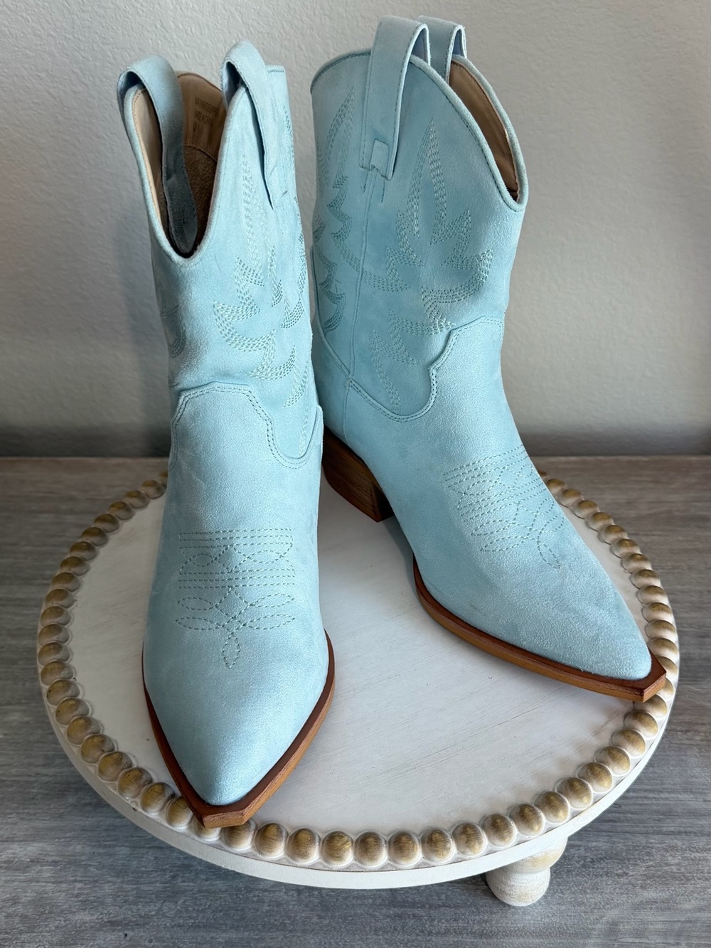 Mi.iM Light Blue Embossed Faux Suede Western Rodeo Heeled Pull-On Boots 8, 9